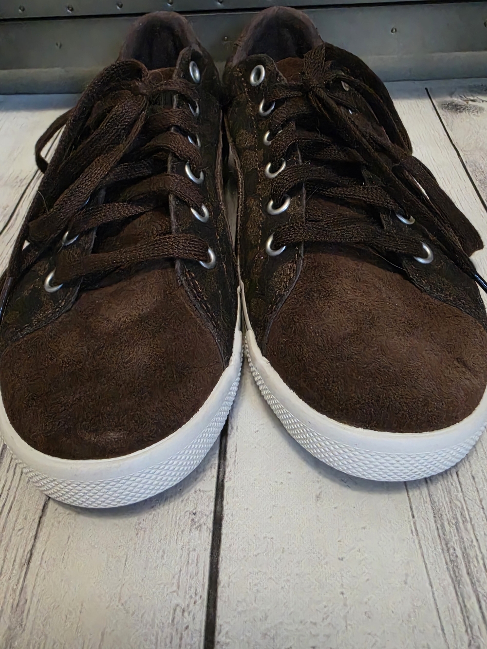 NWOB RARE Puma Women's Brown Suede Low-Slung Sneakers 6.5